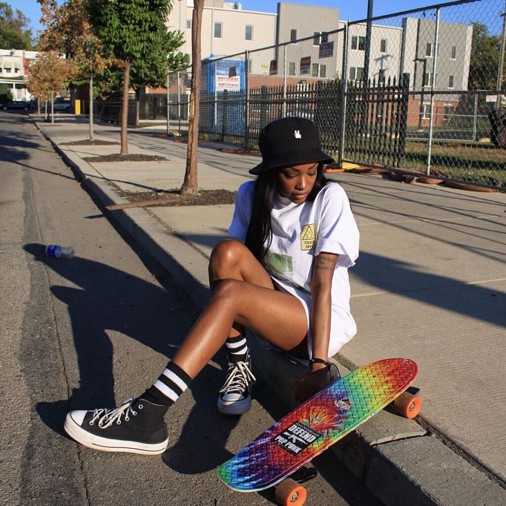 Bucket Hat White Symbol model 1
